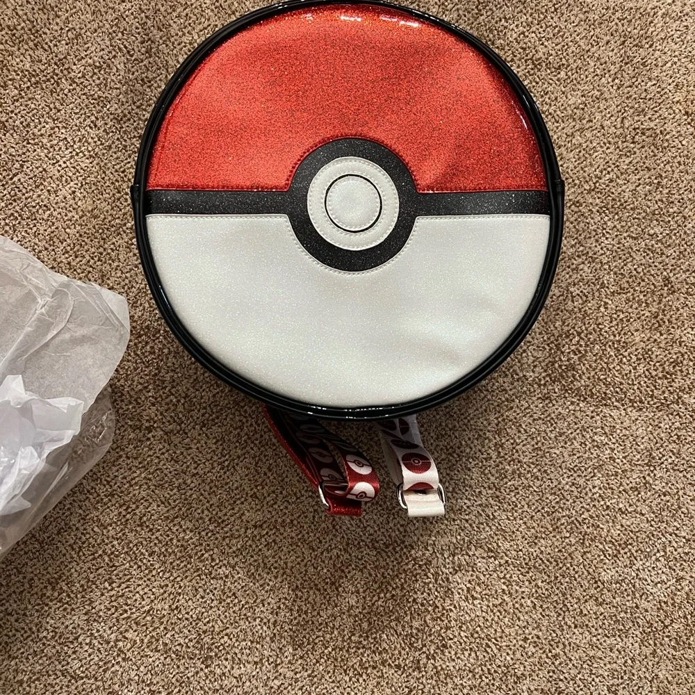 Pokémon Poké Ball Round Backpack - Red & White